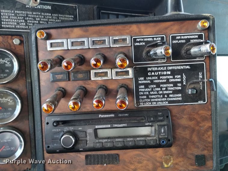 image for item DQ6109 2001 Kenworth  W900 semi truck