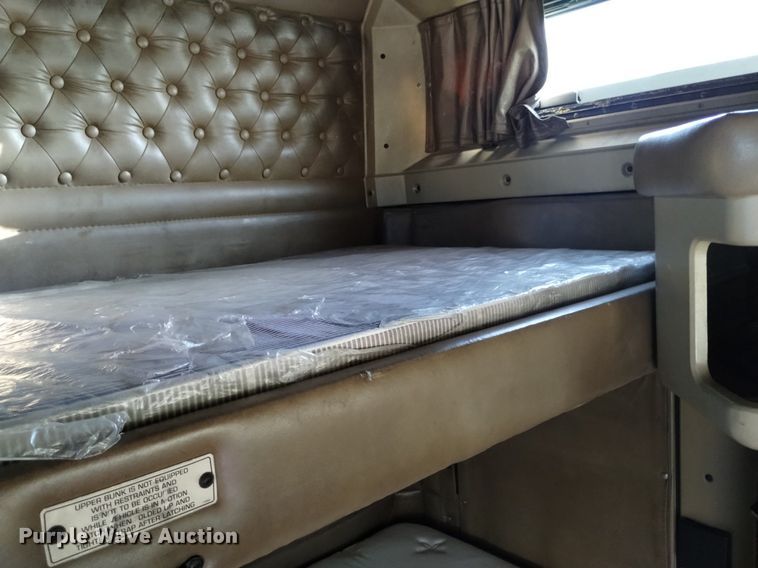 image for item DQ6109 2001 Kenworth  W900 semi truck