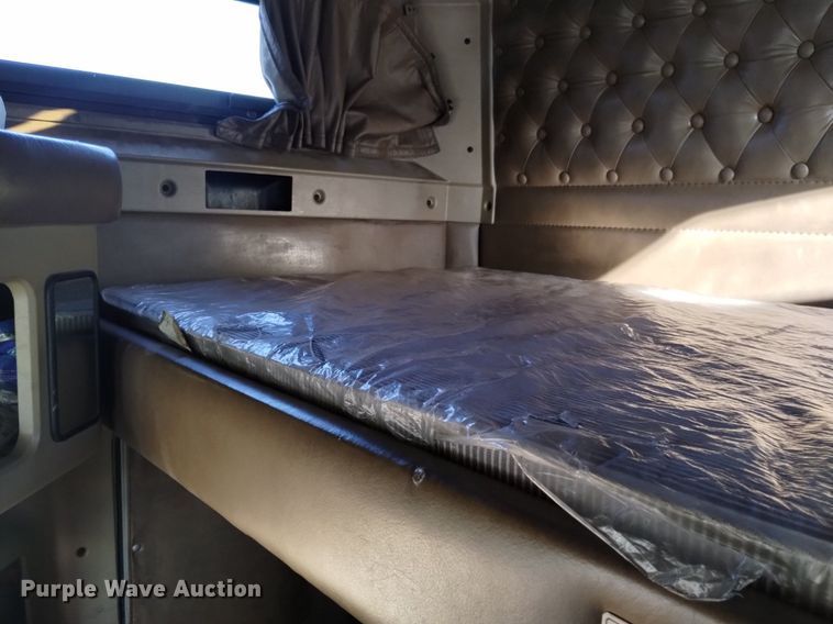 image for item DQ6109 2001 Kenworth  W900 semi truck