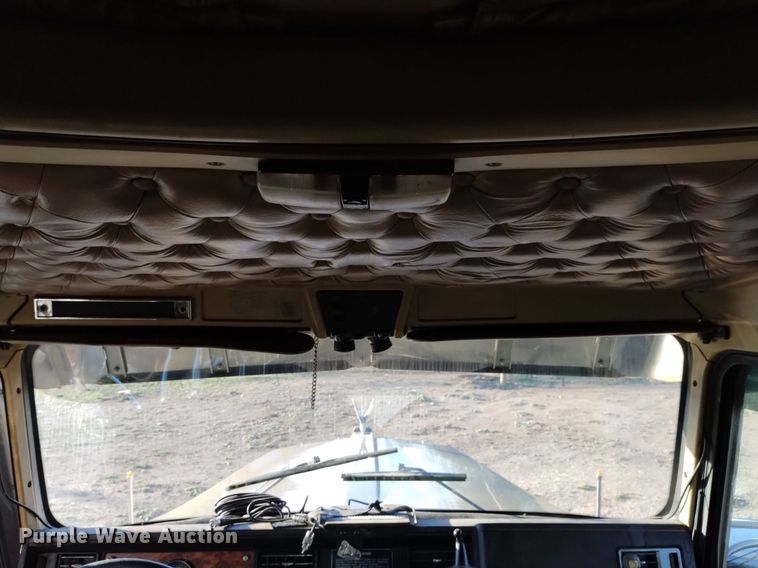 image for item DQ6109 2001 Kenworth  W900 semi truck