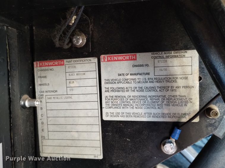 image for item DQ6109 2001 Kenworth  W900 semi truck