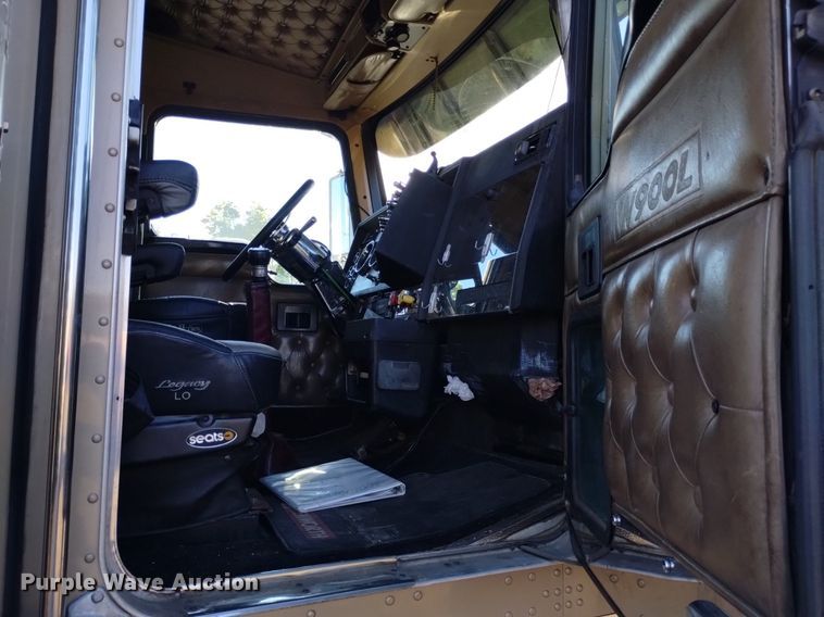image for item DQ6109 2001 Kenworth  W900 semi truck