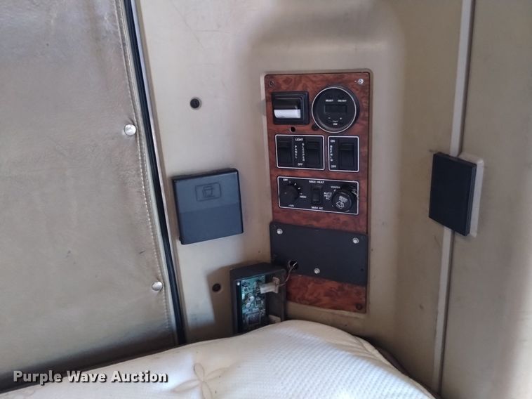 image for item DQ6109 2001 Kenworth  W900 semi truck