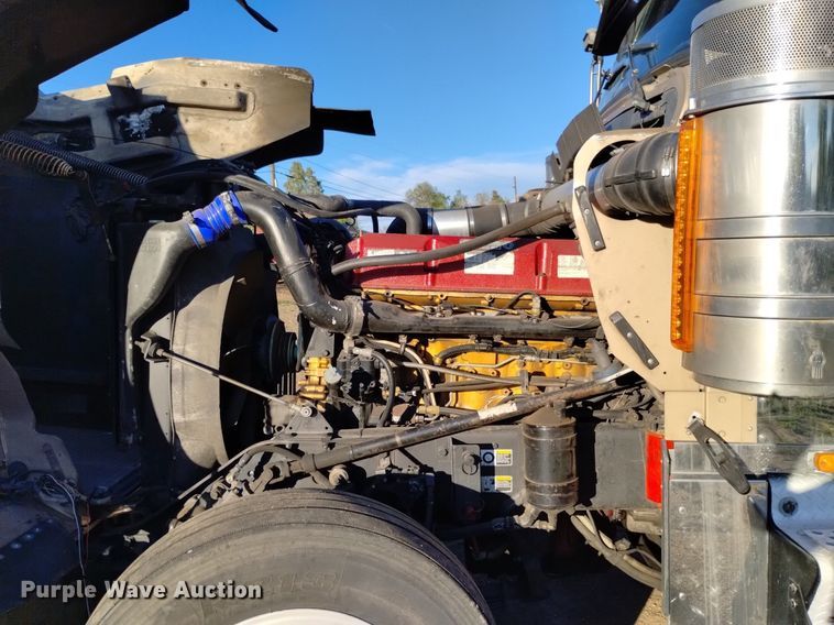 image for item DQ6109 2001 Kenworth  W900 semi truck