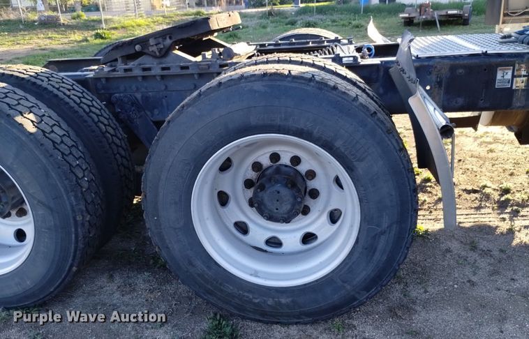 image for item DQ6109 2001 Kenworth  W900 semi truck