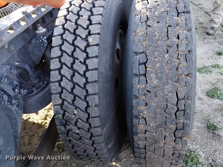 image for item DQ6109 2001 Kenworth  W900 semi truck