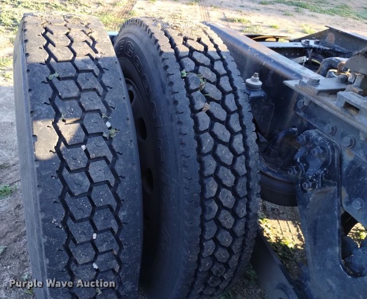 image for item DQ6109 2001 Kenworth  W900 semi truck