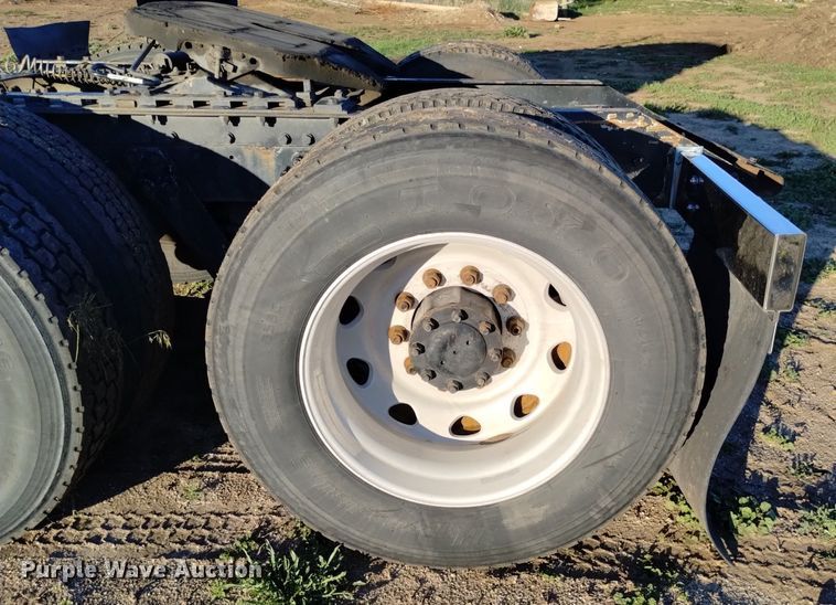 image for item DQ6109 2001 Kenworth  W900 semi truck