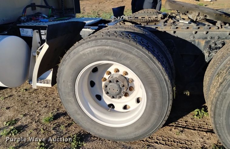 image for item DQ6109 2001 Kenworth  W900 semi truck