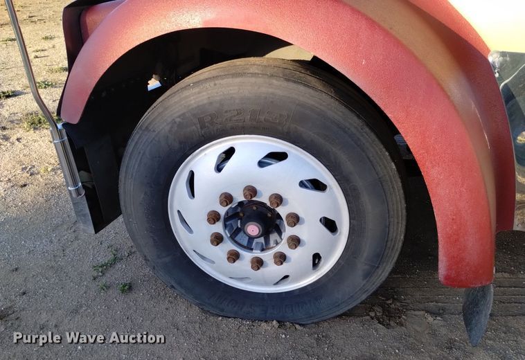 image for item DQ6109 2001 Kenworth  W900 semi truck