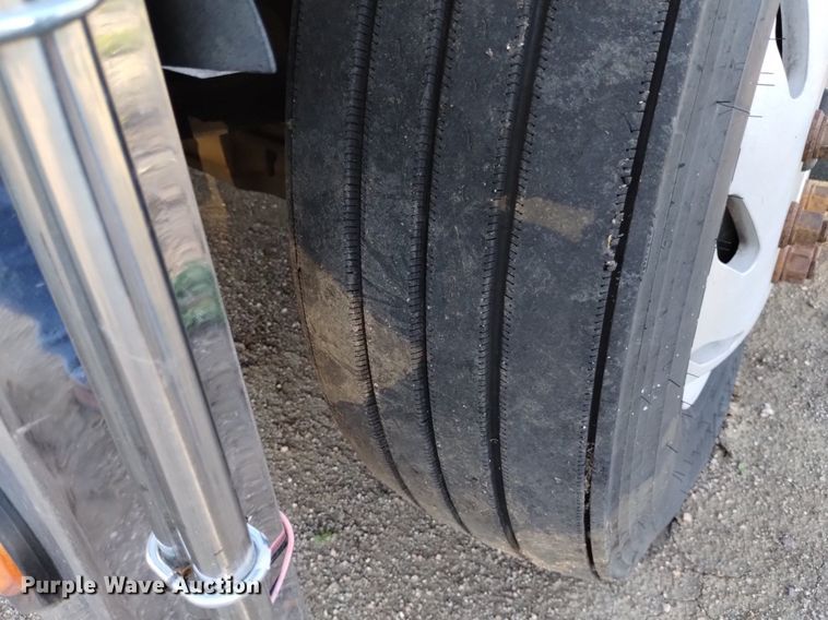 image for item DQ6109 2001 Kenworth  W900 semi truck