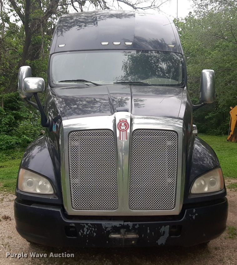 image for item DQ7068 2013 Kenworth T700 semi truck