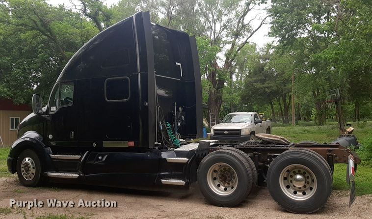 image for item DQ7068 2013 Kenworth T700 semi truck