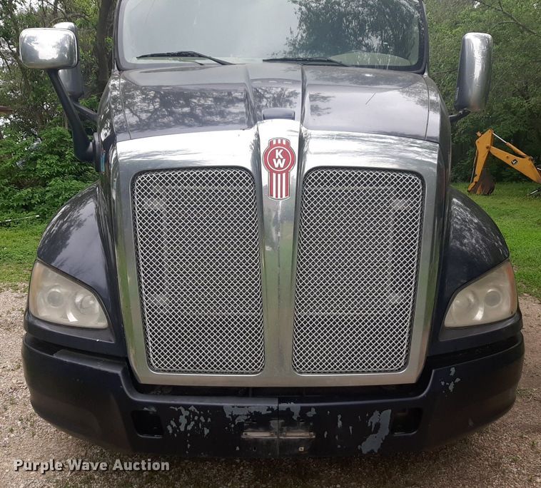 image for item DQ7068 2013 Kenworth T700 semi truck