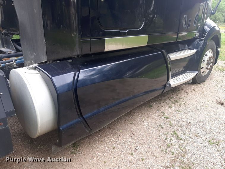 image for item DQ7068 2013 Kenworth T700 semi truck