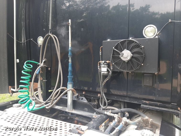 image for item DQ7068 2013 Kenworth T700 semi truck