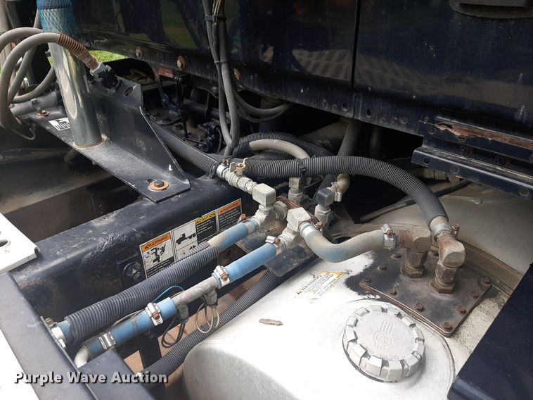 image for item DQ7068 2013 Kenworth T700 semi truck