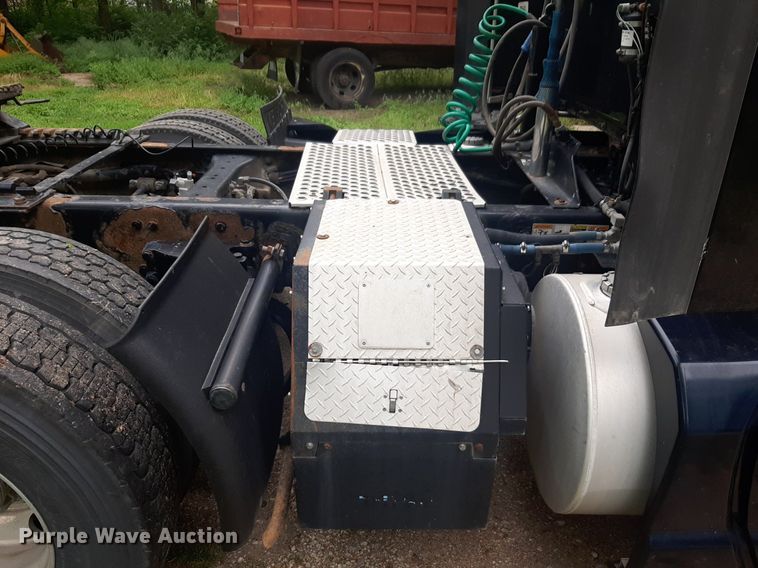 image for item DQ7068 2013 Kenworth T700 semi truck