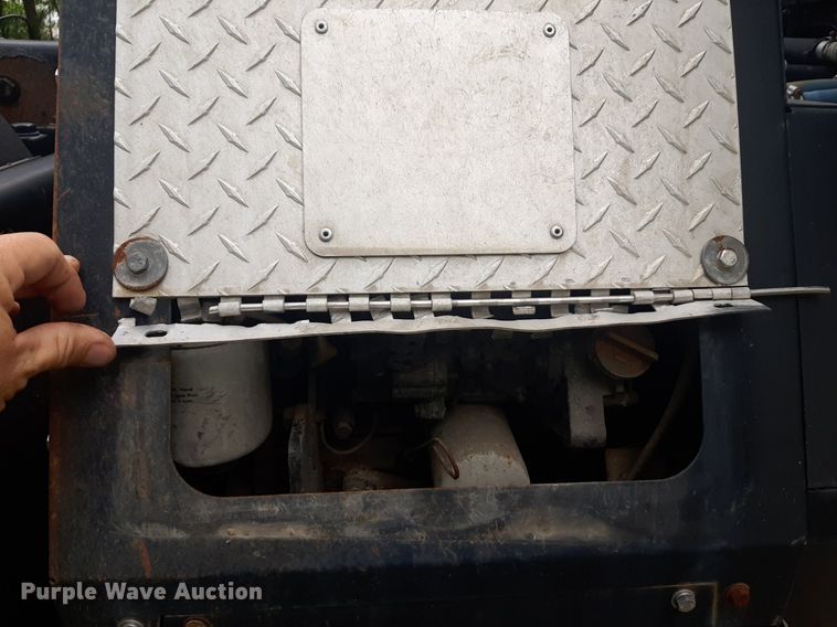 image for item DQ7068 2013 Kenworth T700 semi truck