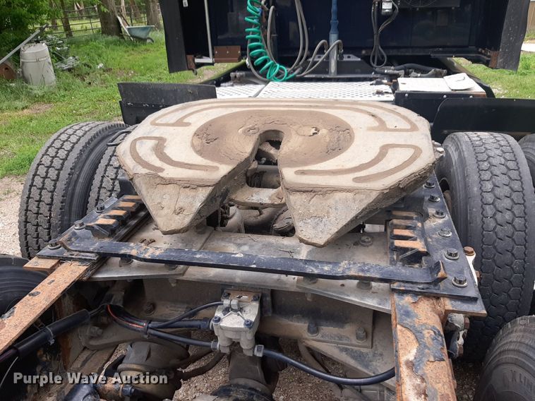 image for item DQ7068 2013 Kenworth T700 semi truck