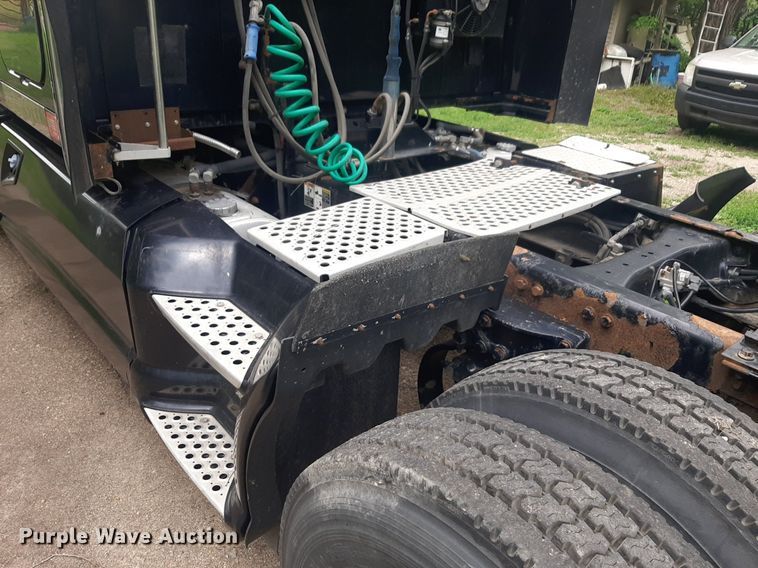 image for item DQ7068 2013 Kenworth T700 semi truck