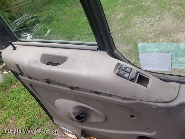 image for item DQ7068 2013 Kenworth T700 semi truck