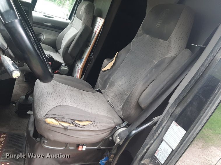 image for item DQ7068 2013 Kenworth T700 semi truck