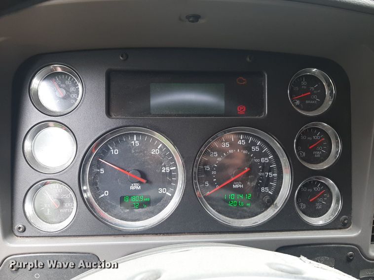 image for item DQ7068 2013 Kenworth T700 semi truck