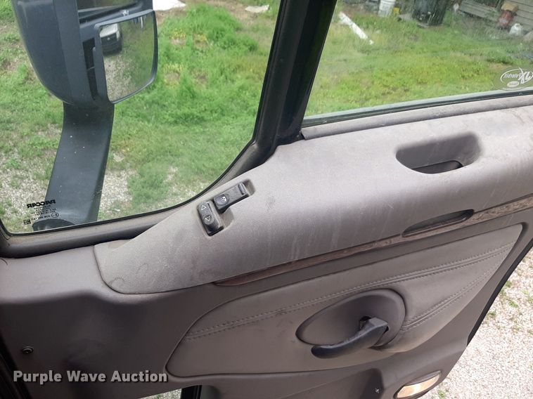 image for item DQ7068 2013 Kenworth T700 semi truck