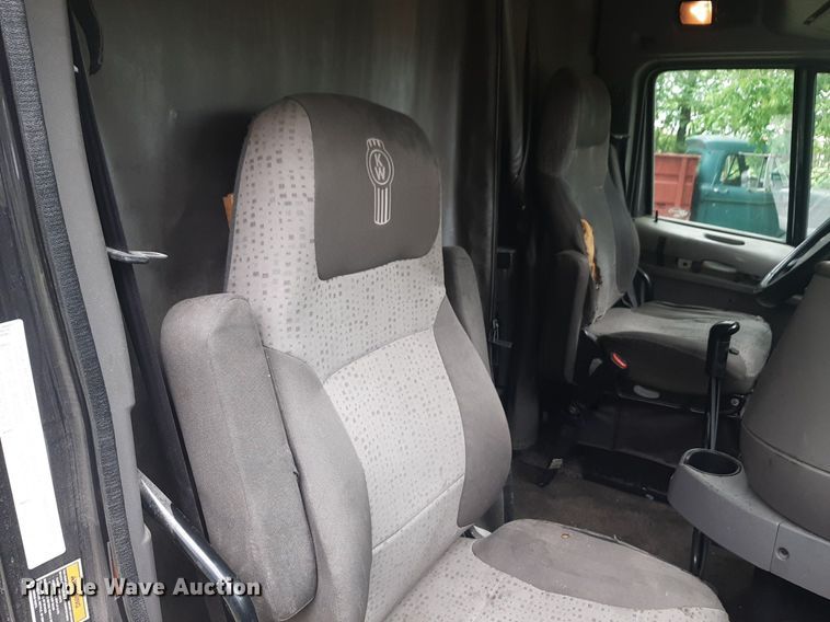 image for item DQ7068 2013 Kenworth T700 semi truck