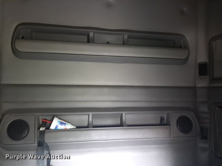 image for item DQ7068 2013 Kenworth T700 semi truck