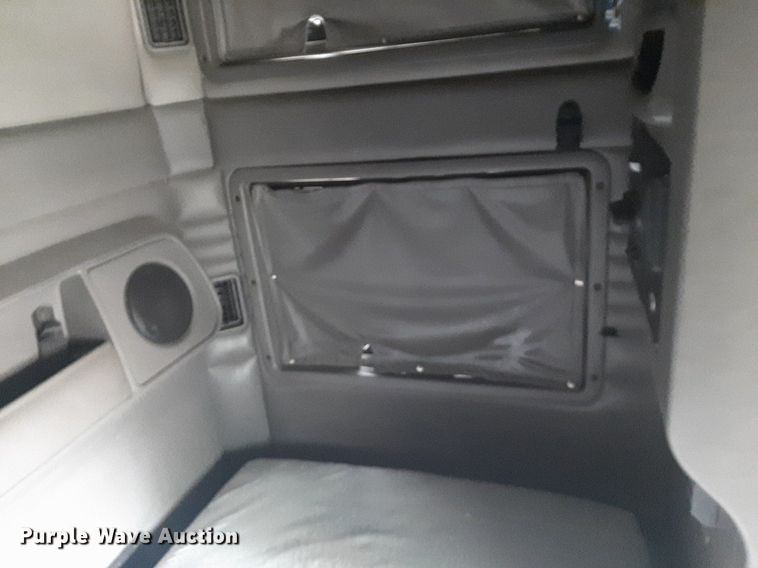 image for item DQ7068 2013 Kenworth T700 semi truck