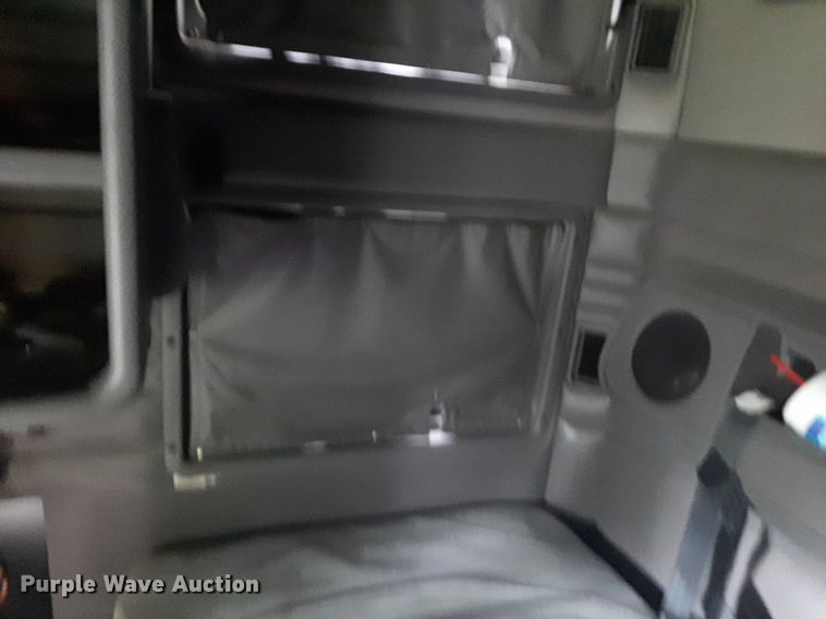 image for item DQ7068 2013 Kenworth T700 semi truck