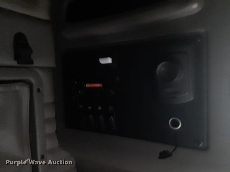 image for item DQ7068 2013 Kenworth T700 semi truck