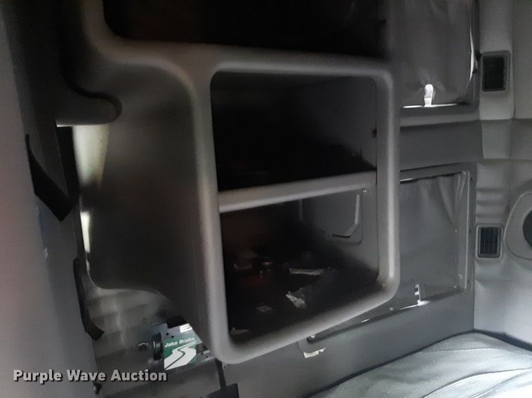 image for item DQ7068 2013 Kenworth T700 semi truck