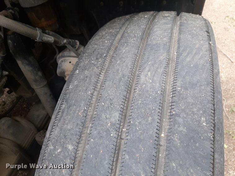 image for item DQ7068 2013 Kenworth T700 semi truck