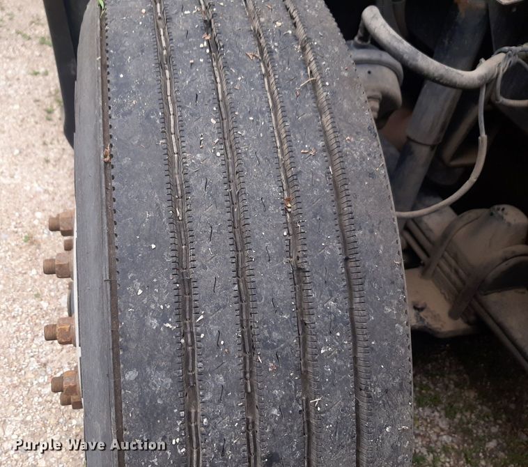 image for item DQ7068 2013 Kenworth T700 semi truck