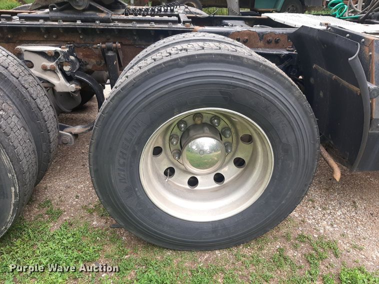 image for item DQ7068 2013 Kenworth T700 semi truck