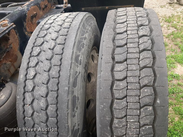 image for item DQ7068 2013 Kenworth T700 semi truck