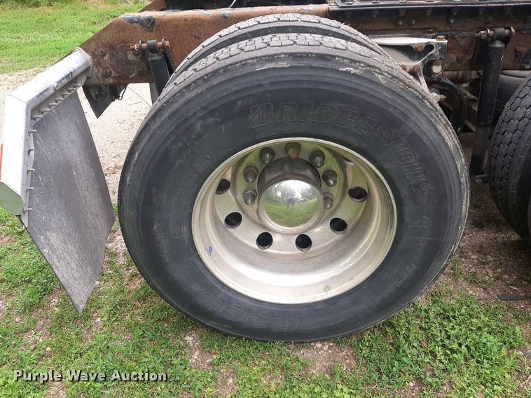 image for item DQ7068 2013 Kenworth T700 semi truck