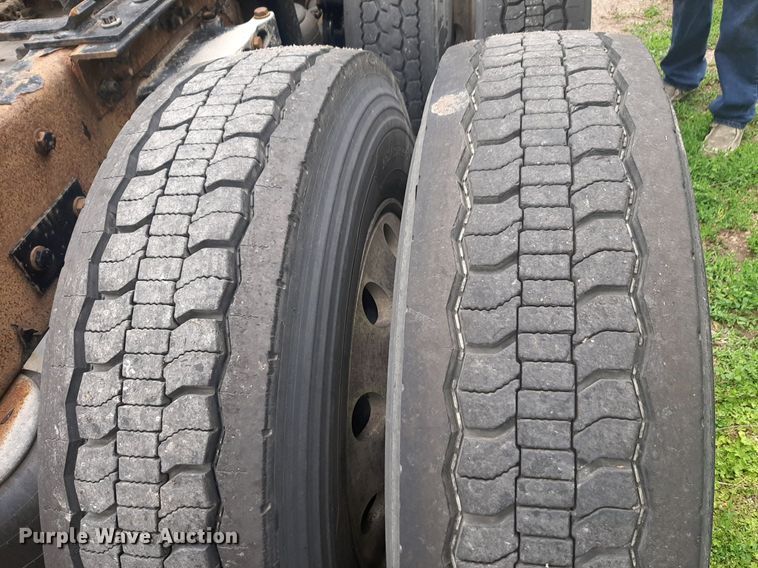 image for item DQ7068 2013 Kenworth T700 semi truck