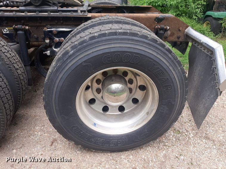 image for item DQ7068 2013 Kenworth T700 semi truck