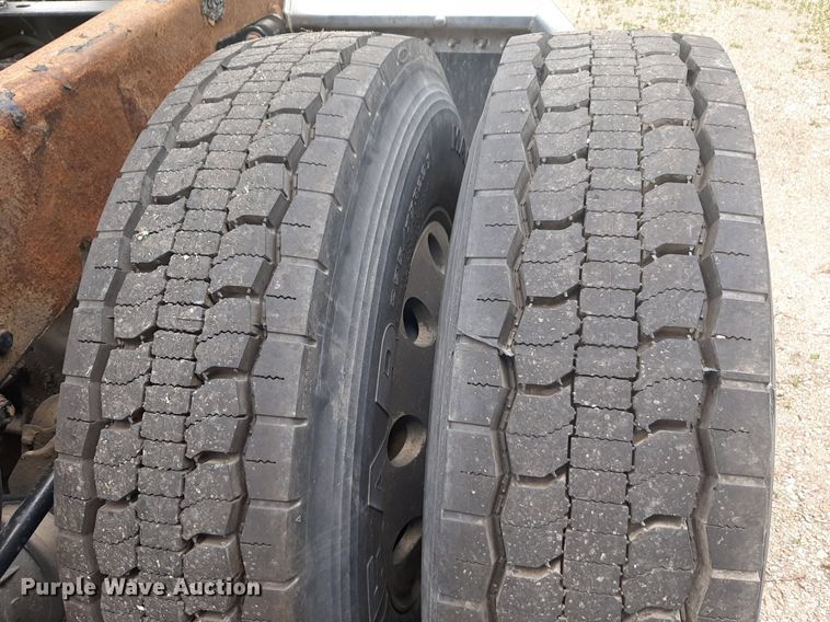 image for item DQ7068 2013 Kenworth T700 semi truck