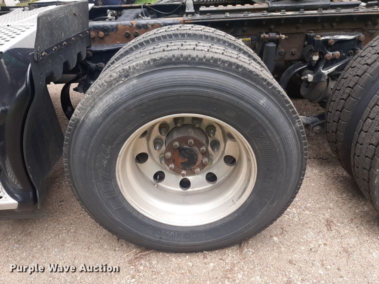 image for item DQ7068 2013 Kenworth T700 semi truck