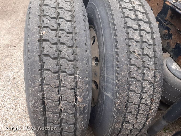 image for item DQ7068 2013 Kenworth T700 semi truck