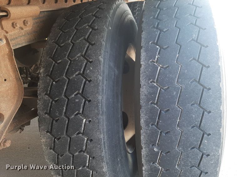 image for item DQ7073 2003 Wabash dry van trailer