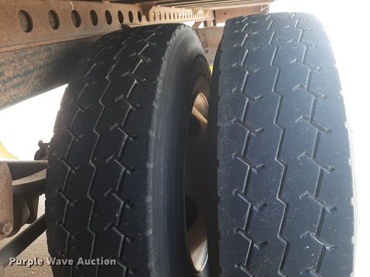 image for item DQ7073 2003 Wabash dry van trailer