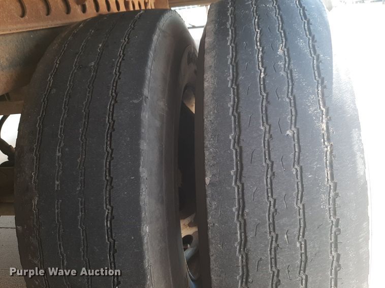 image for item DQ7073 2003 Wabash dry van trailer