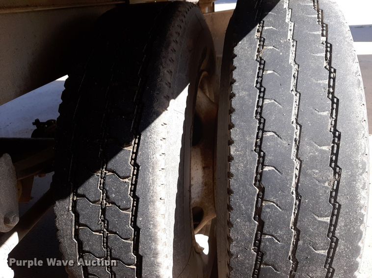 image for item DQ7075 2006 Wabash dry van trailer