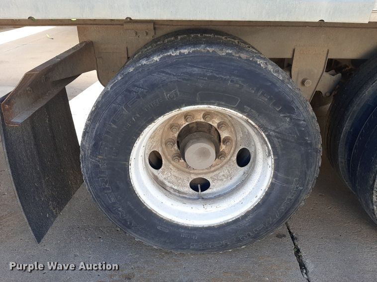 image for item DQ7075 2006 Wabash dry van trailer